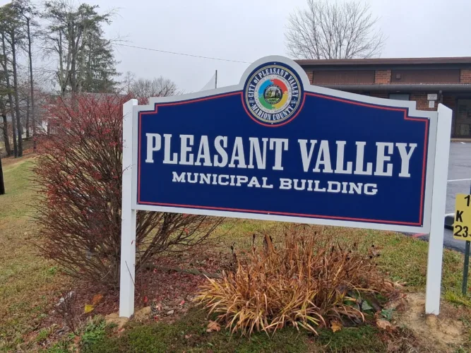 Former Pleasant Valley mayor charged with embezzlement while in her post; city assures no disruption in services